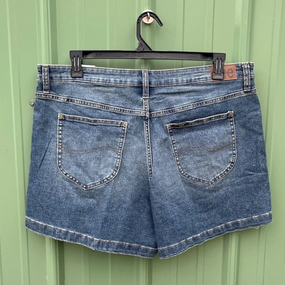 Women’s Lee A-Line Denim Short Size 18